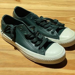 Amazing DEEP GREEN Leather Converse Low Tops ✨ Brand new never worn